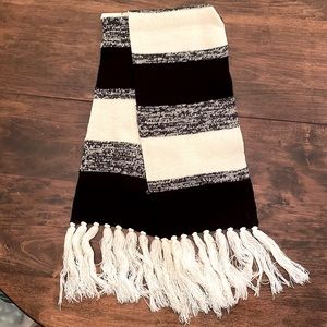 Black and white fringe scarf